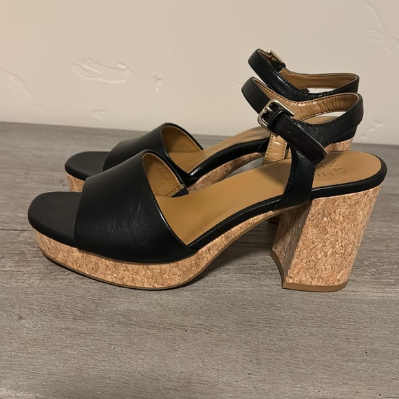 NWOT naturalizer black heels with cork bottoms.  9 medium - Picture 4 of 6